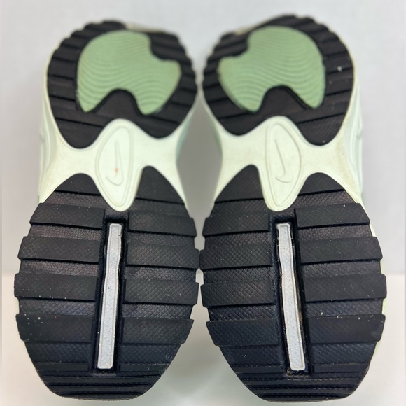 Nike Air Max Bliss Womens Sz 10M DH5128-103 White/Silver/Sage XLNT COND.! - Picture 15 of 16